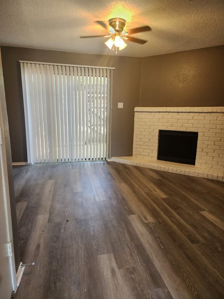 112 Allencrest Dr - Photo 3 of 16