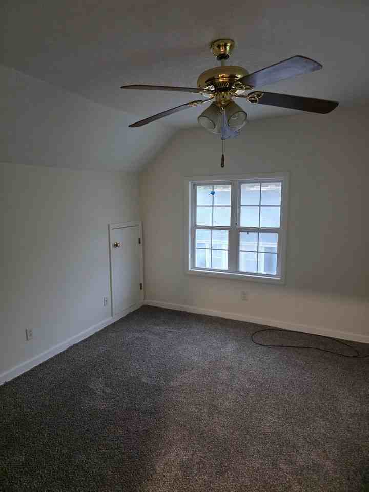 213 E Carlton St - Photo 2 of 4