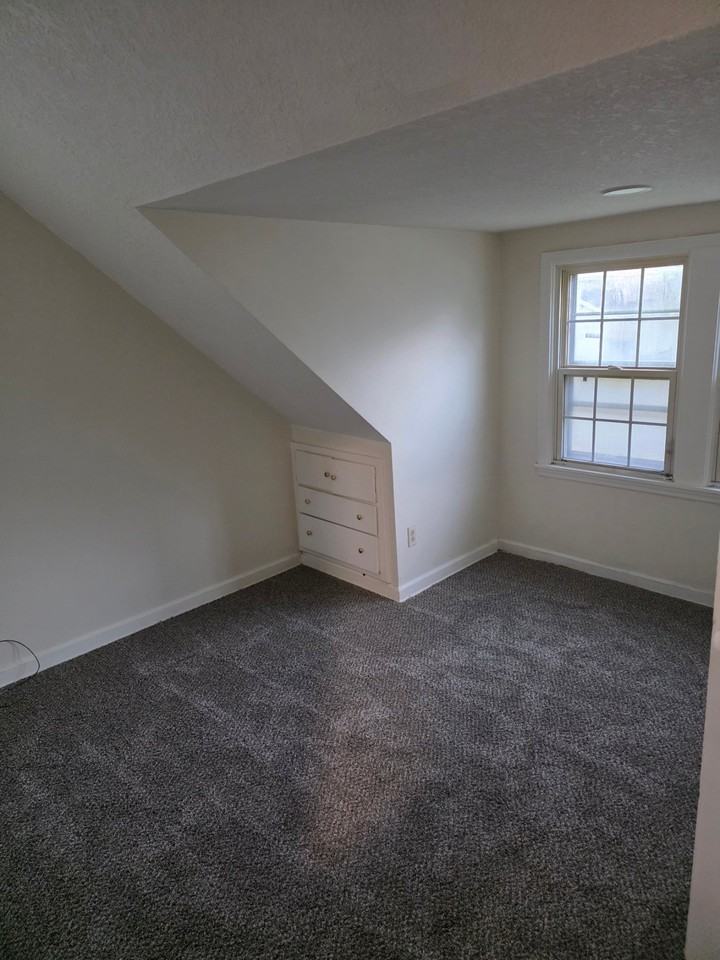 213 E Carlton St - Photo 4 of 4