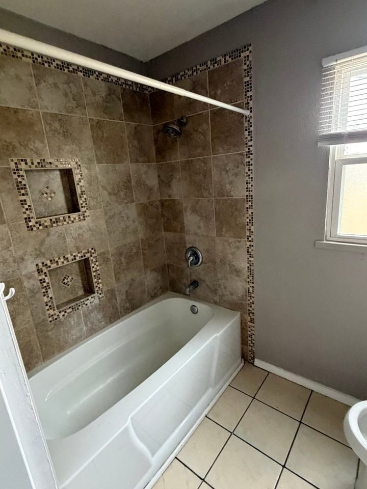 5110 Crockett St - Photo 5 of 8