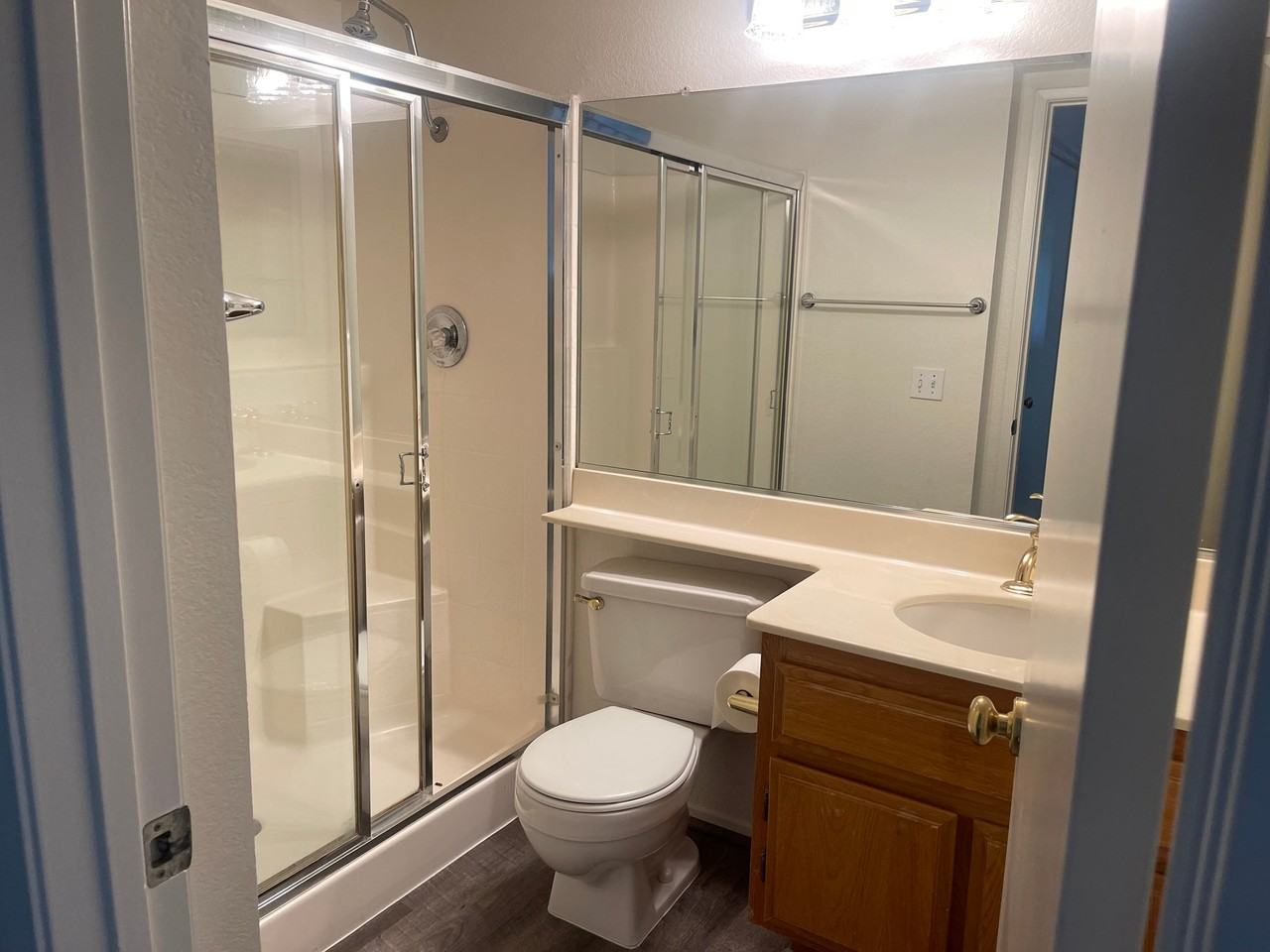 1076 Oxford Ln - Photo 5 of 7