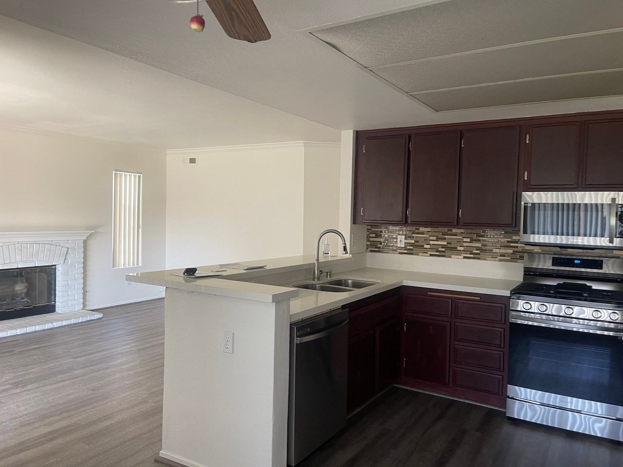 1076 Oxford Ln - Photo 7 of 7