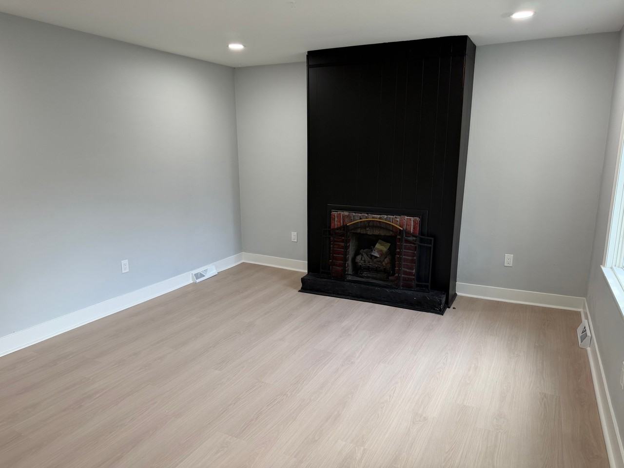 1115 Fairdale St - Photo 2 of 20