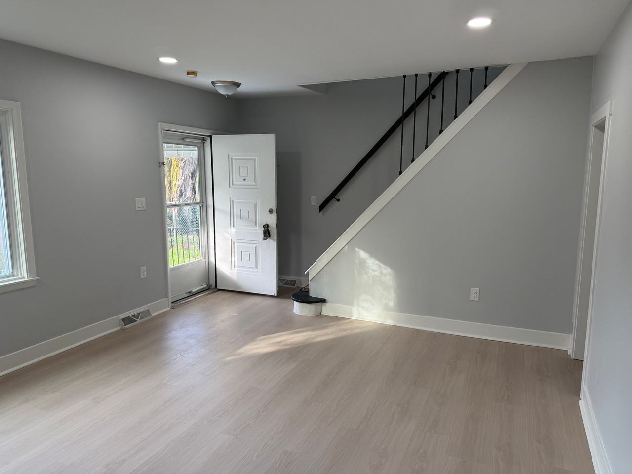 1115 Fairdale St - Photo 3 of 20