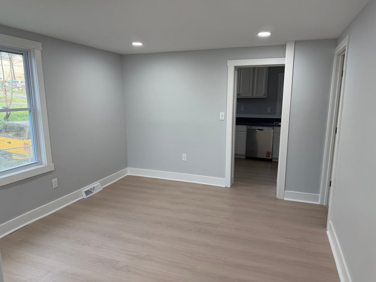 1115 Fairdale St - Photo 4 of 20