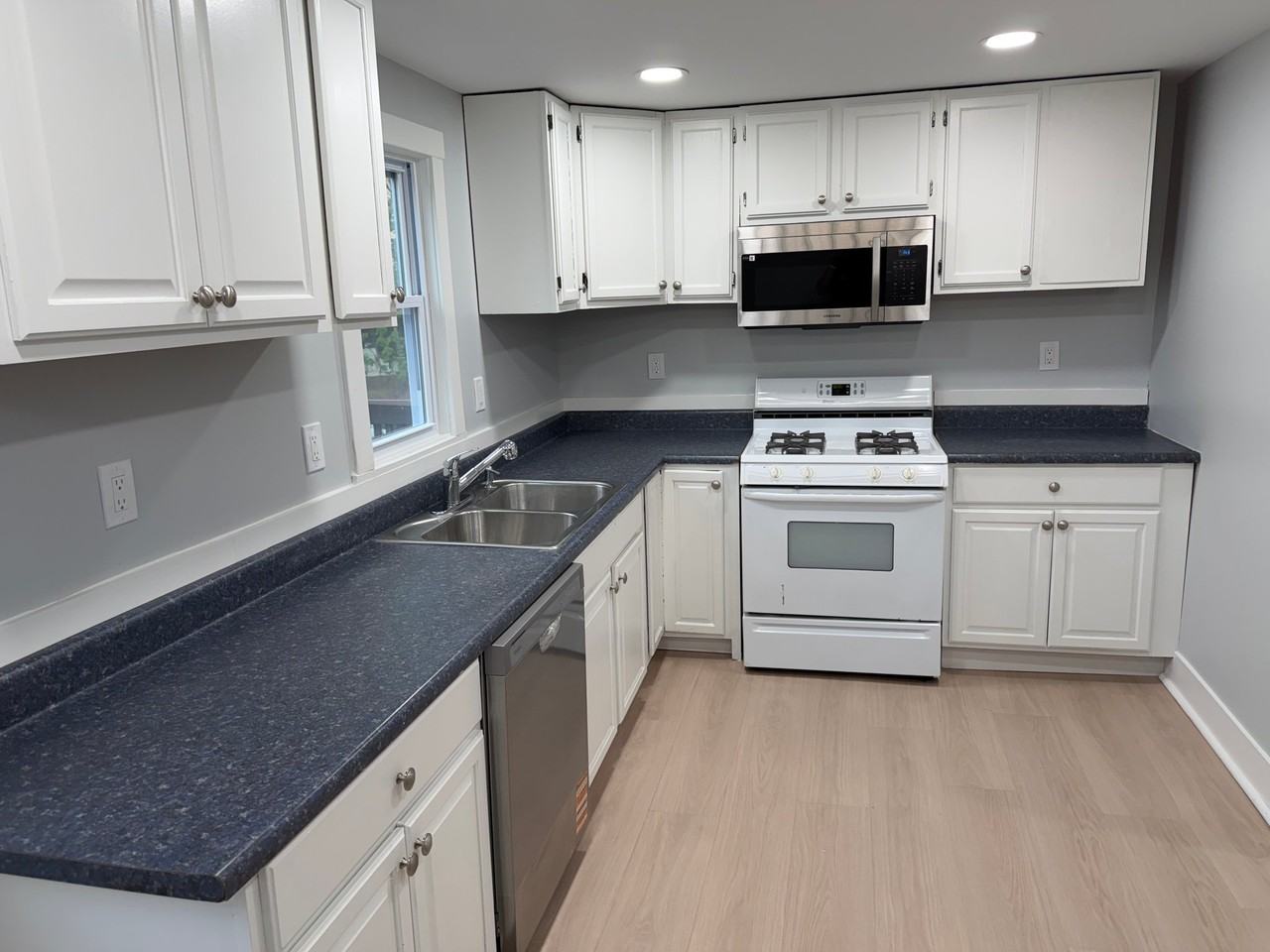 1115 Fairdale St - Photo 6 of 20