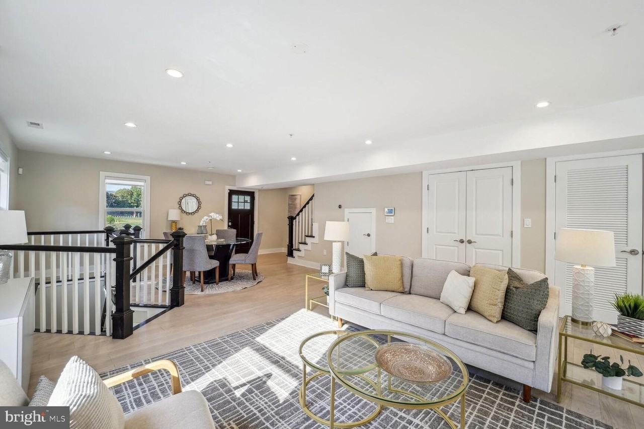 901 Lawrence St Ne - Photo 2 of 15