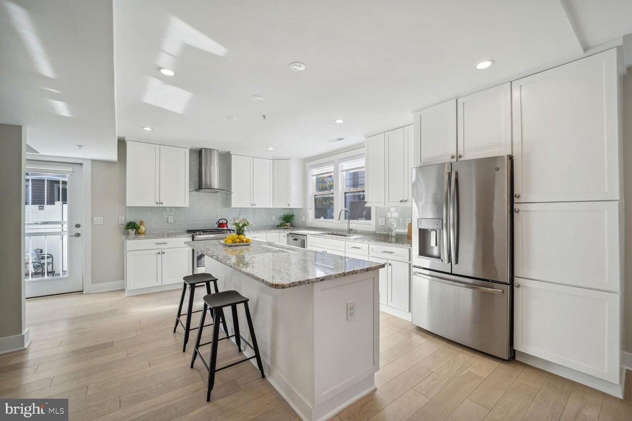 901 Lawrence St Ne - Photo 4 of 15