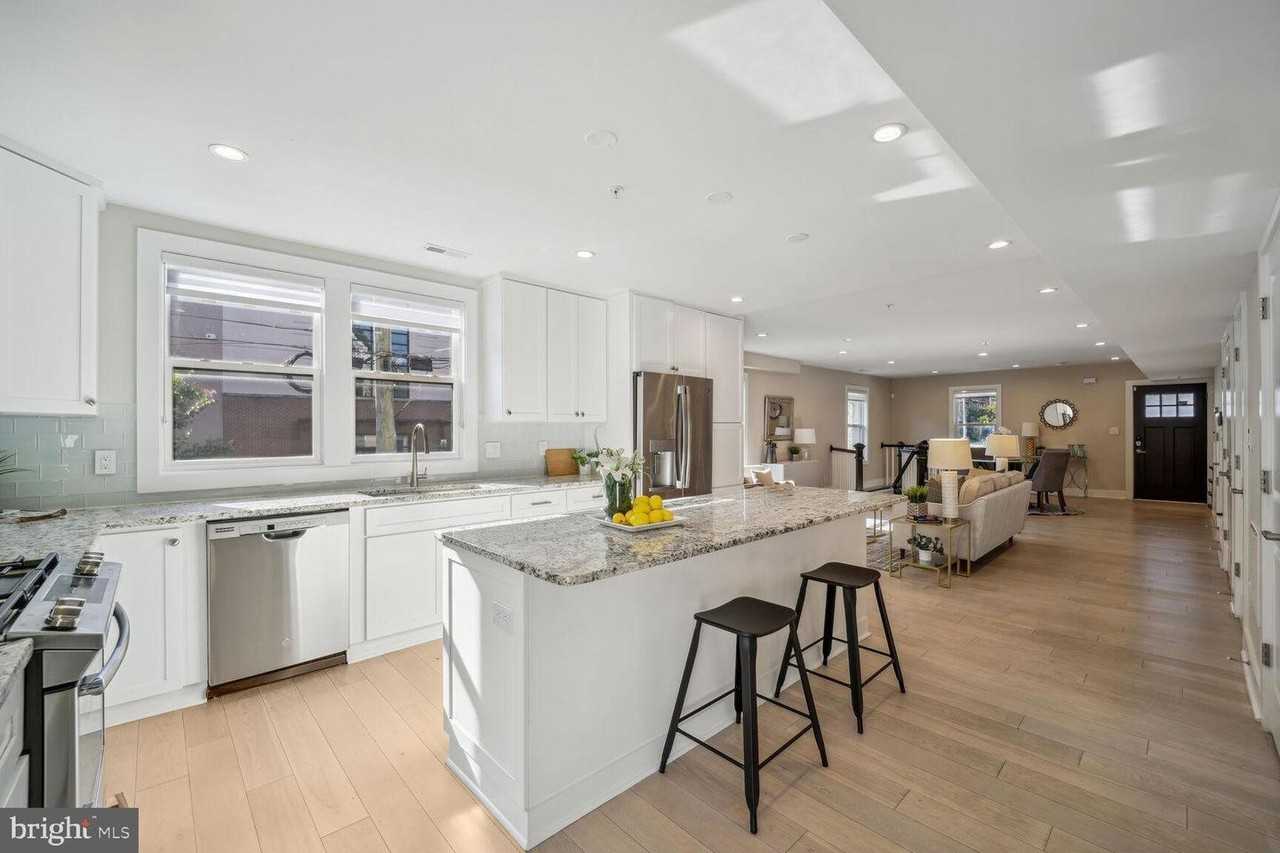 901 Lawrence St Ne - Photo 5 of 15