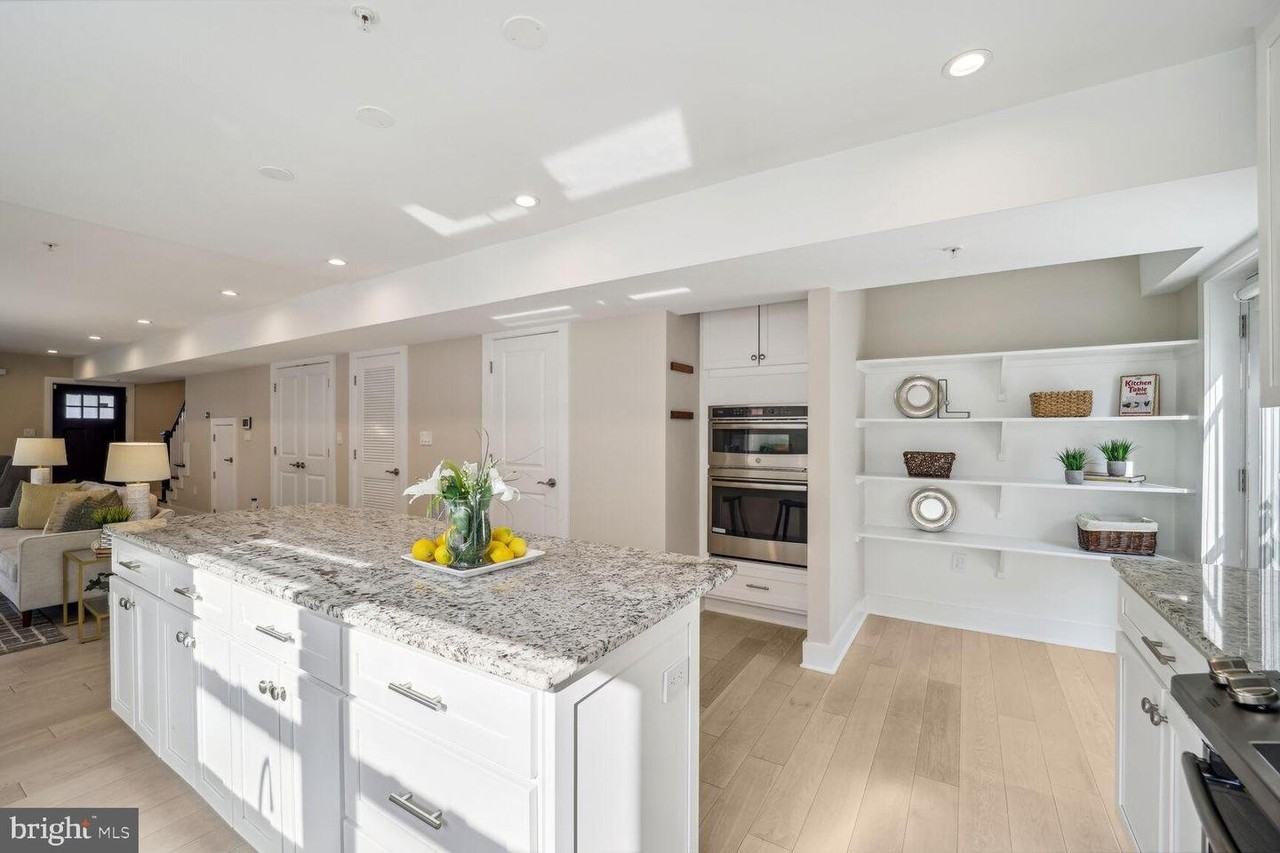 901 Lawrence St Ne - Photo 6 of 15