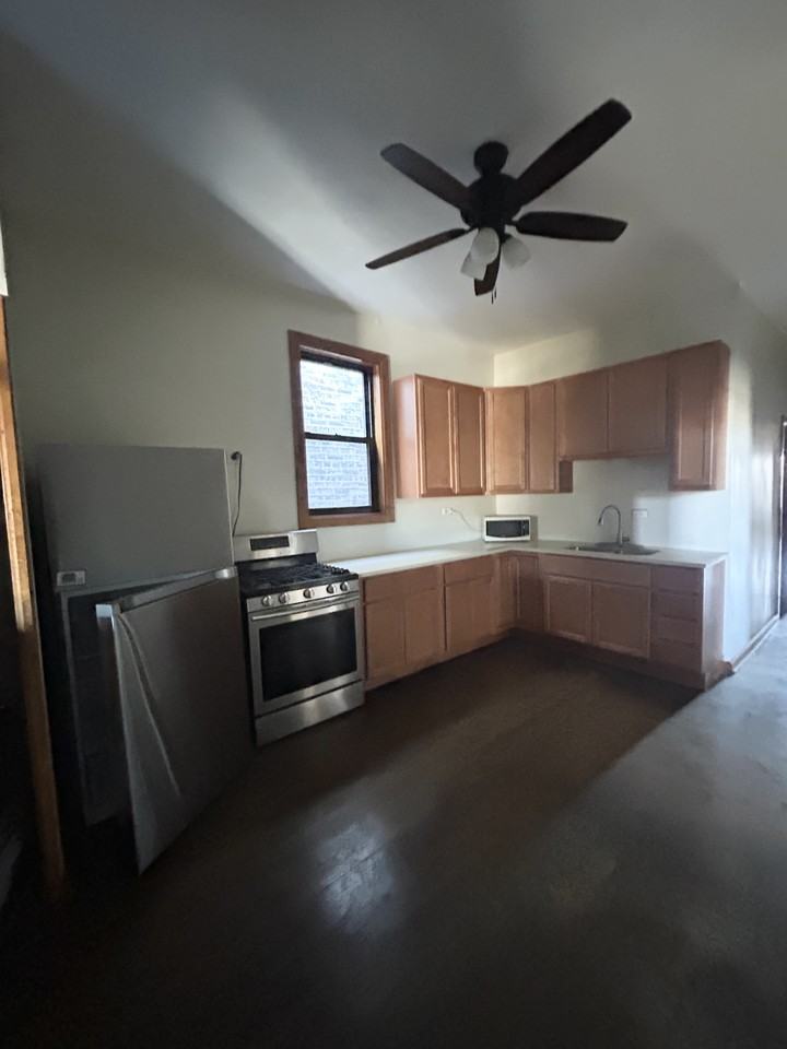 2827 N Milwaukee Ave #2825