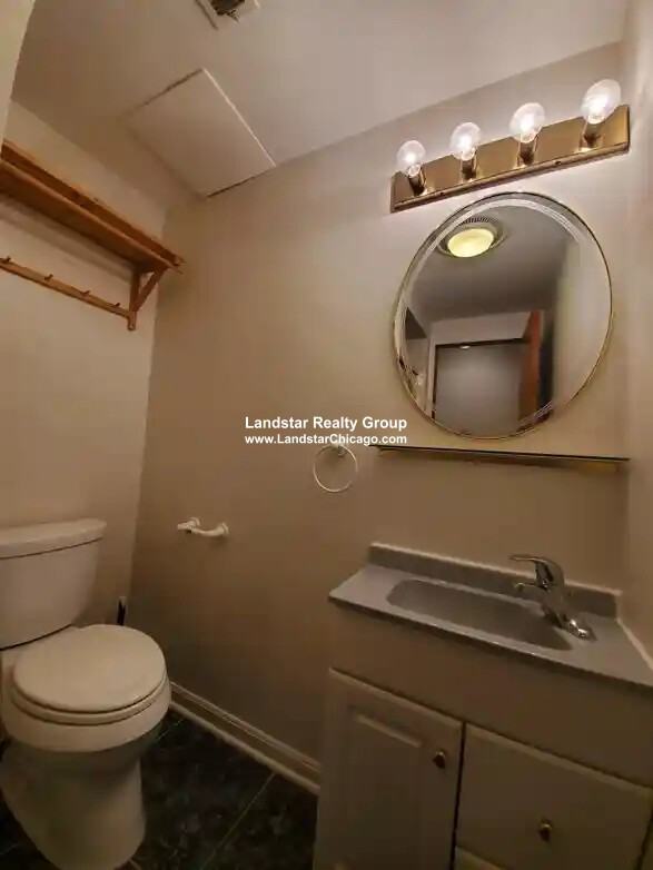 1427 N Wood St #1F - Photo 5 of 21