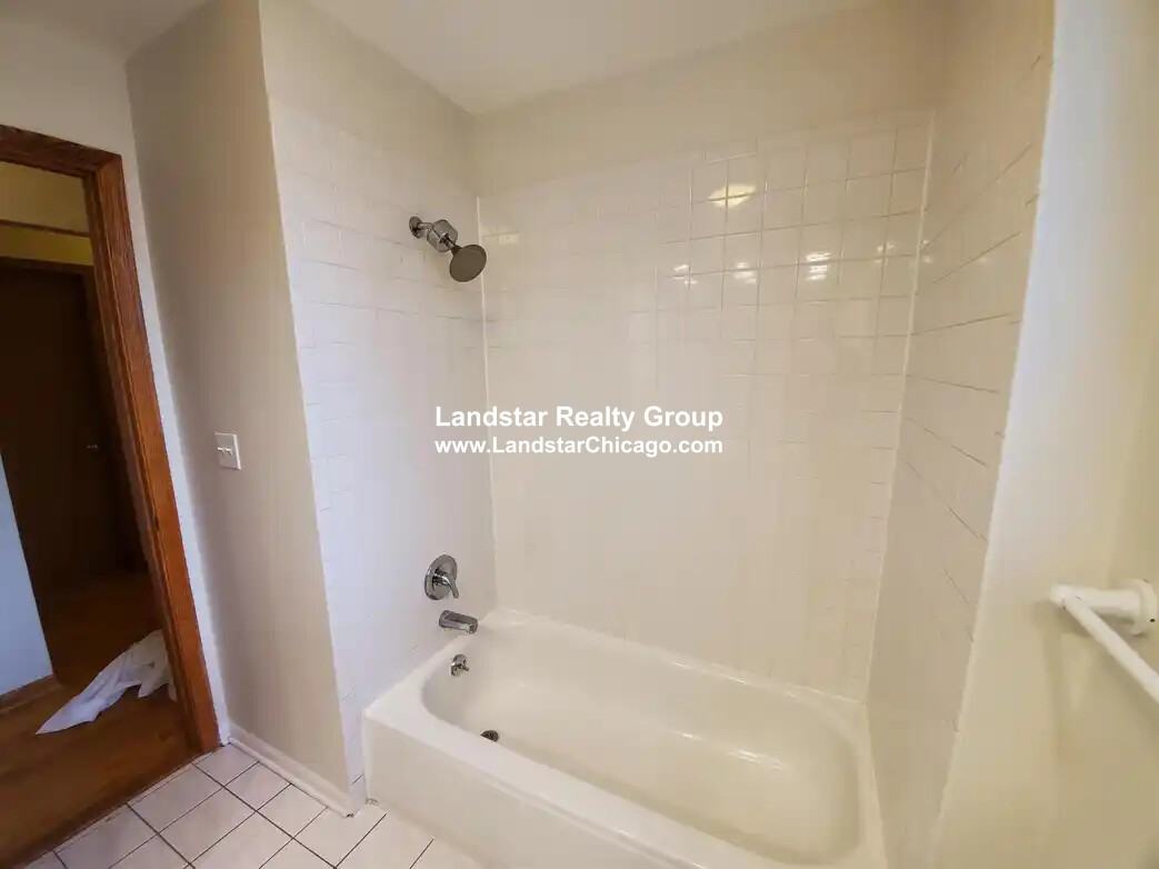 1427 N Wood St #1F - Photo 7 of 21