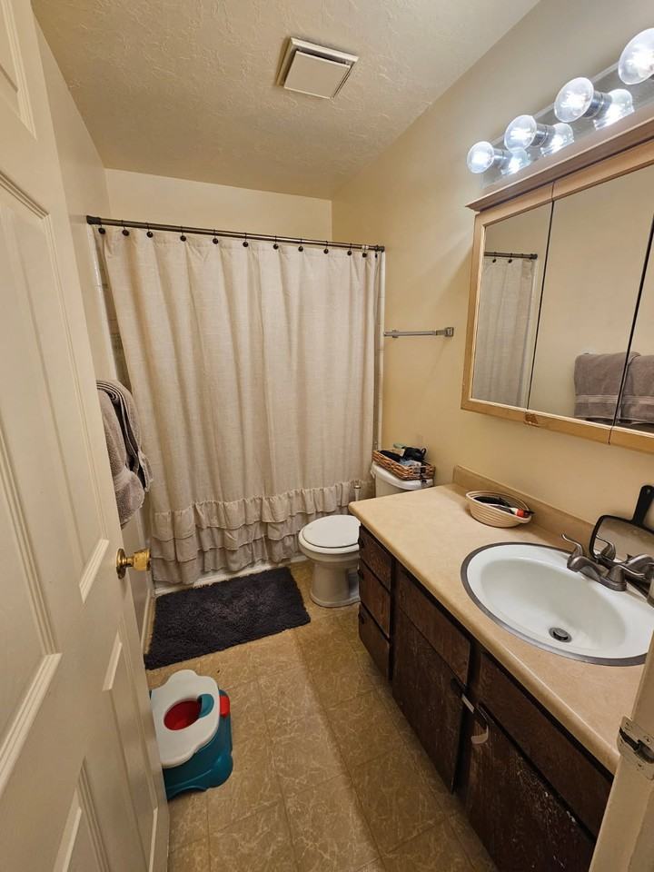 4879 S 350 E #1 - Photo 5 of 8