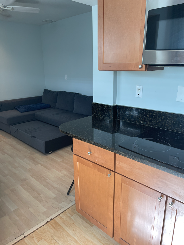 1006 Ne 11th St - Photo 4 of 20