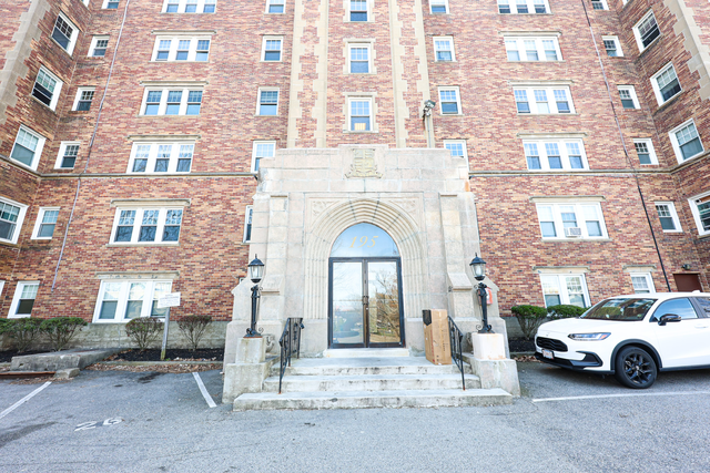 195 Thomas Burgin Pkwy #407 - Photo 6 of 21