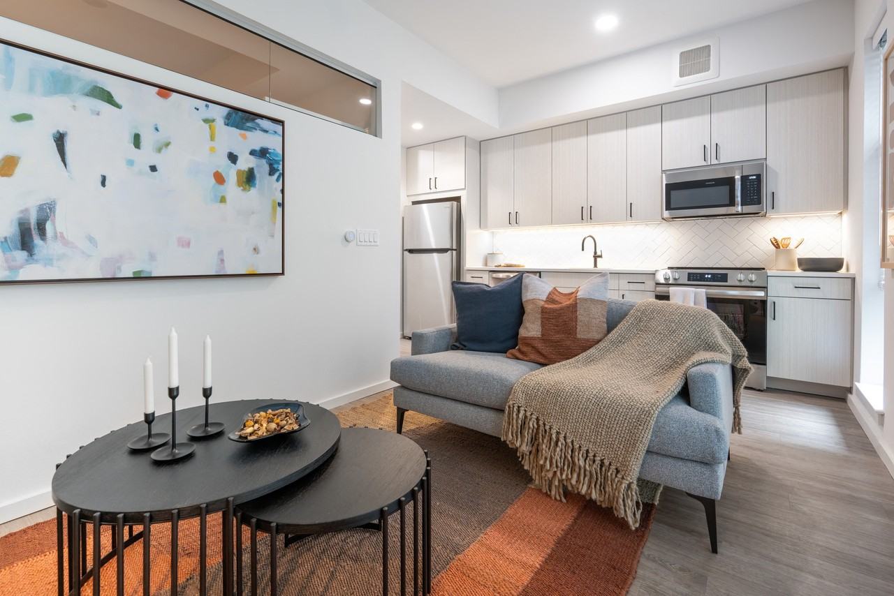 The Six - Photo 2 of 32