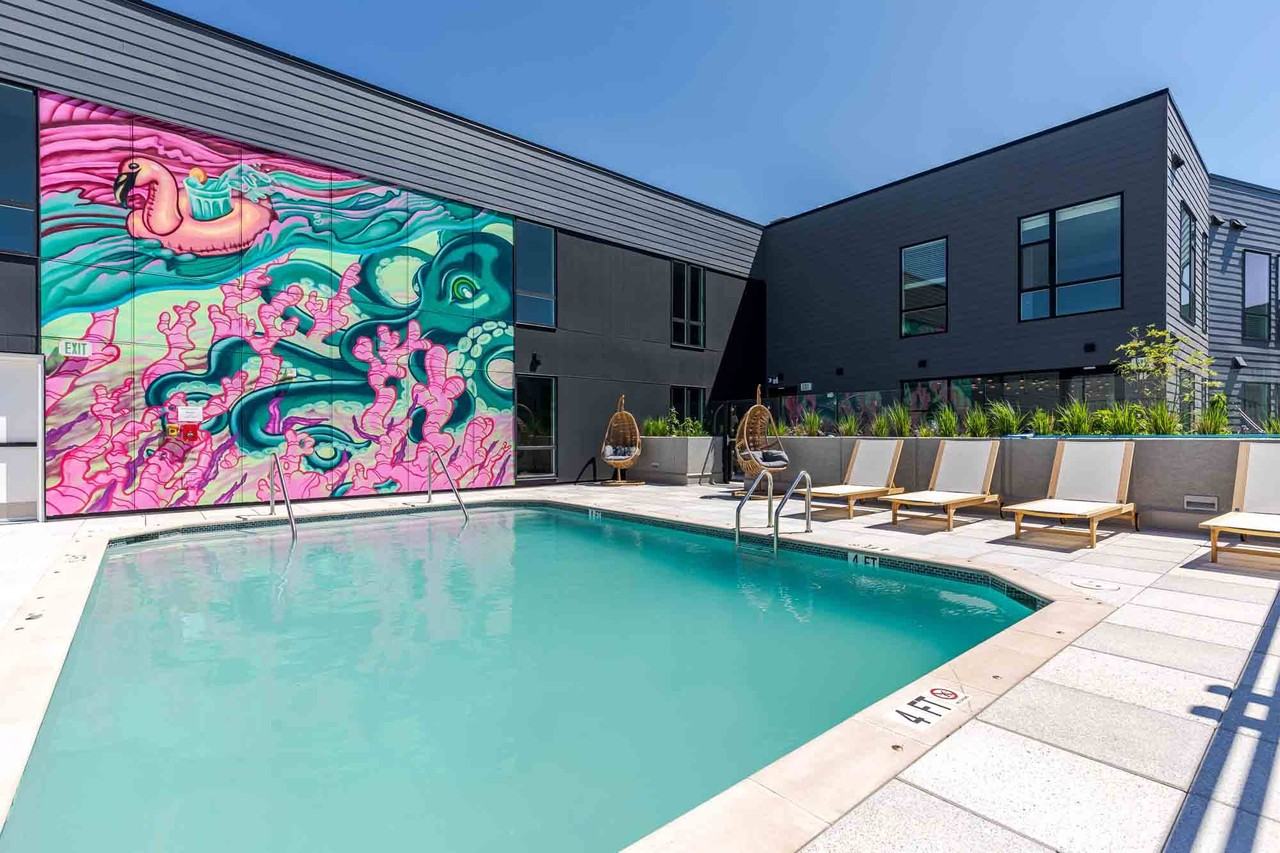 The Six - Photo 3 of 32