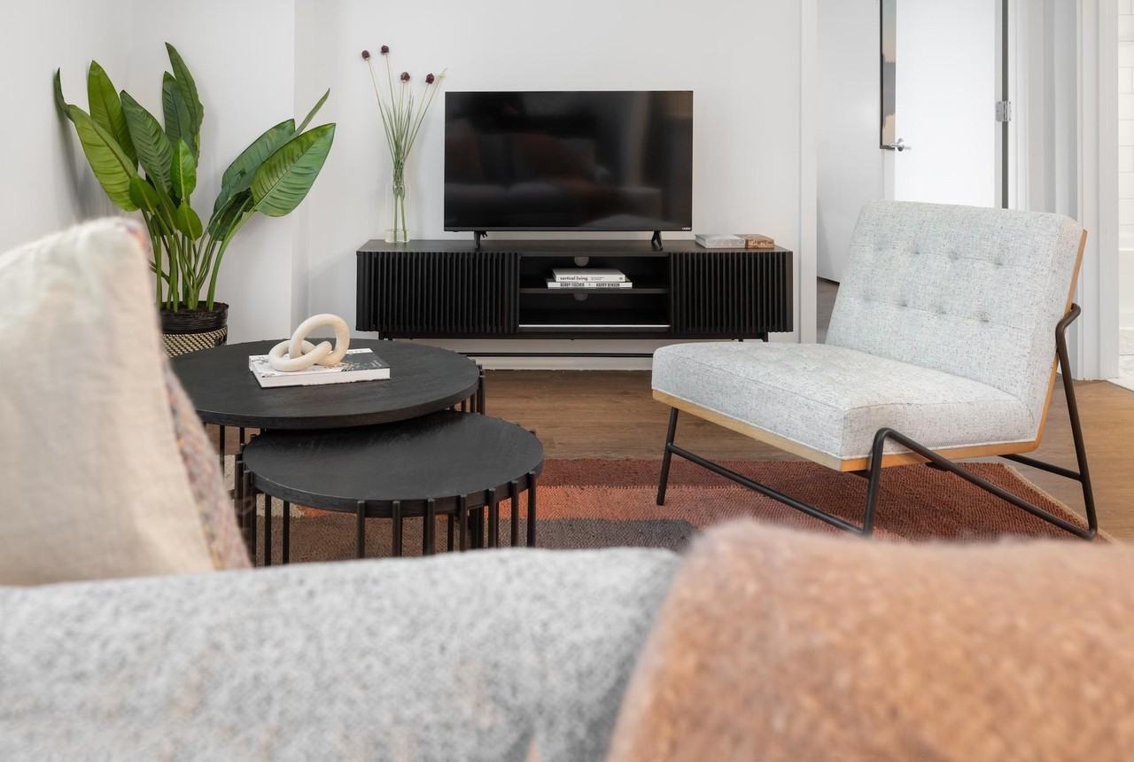 The Six - Photo 7 of 32