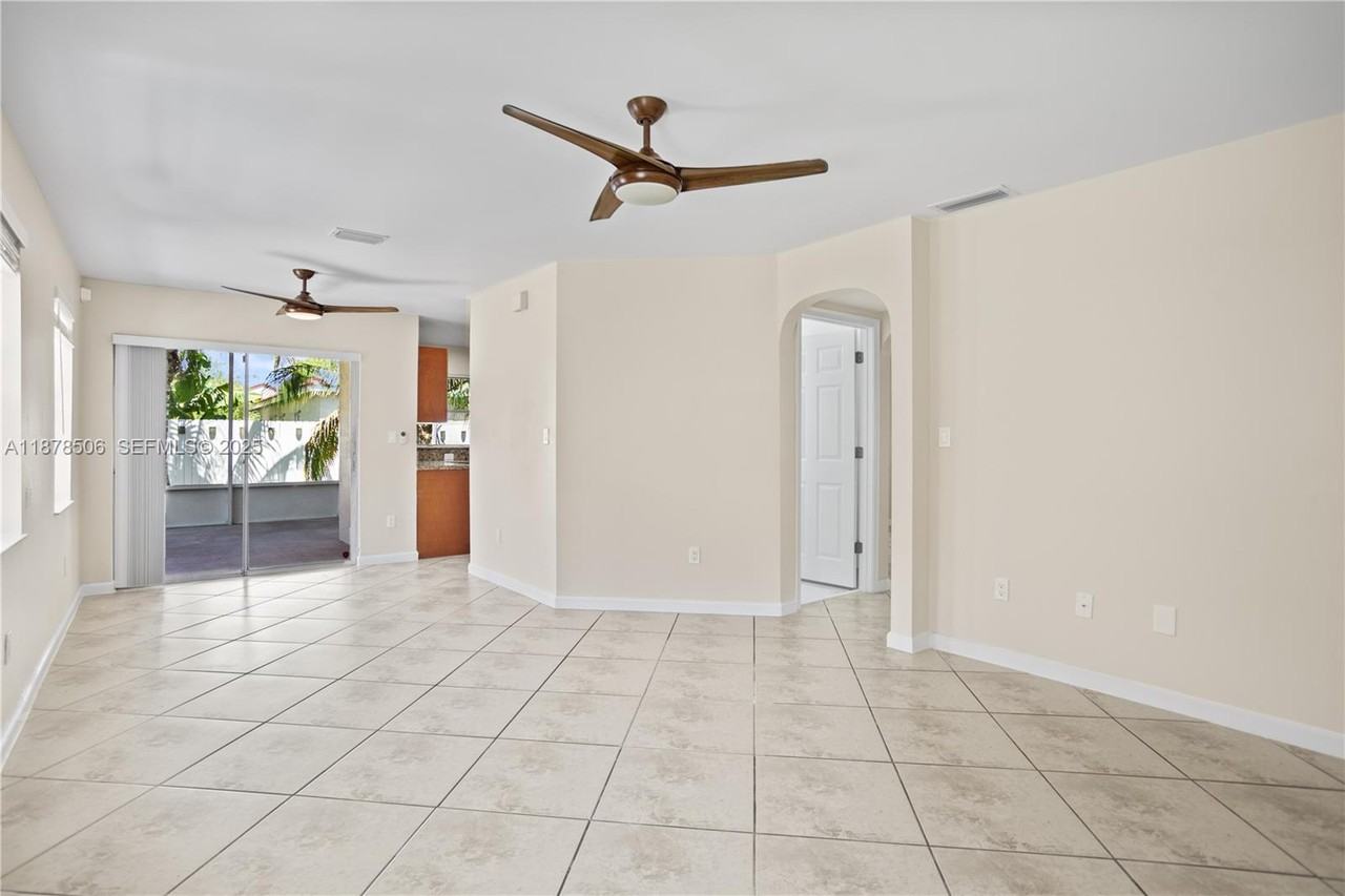 19257 Northwest 13th Street - Photo 7 of 62