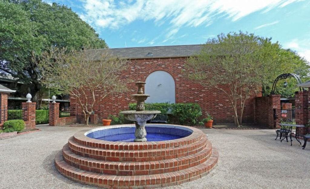 Towne Oaks II - Photo 5 of 11