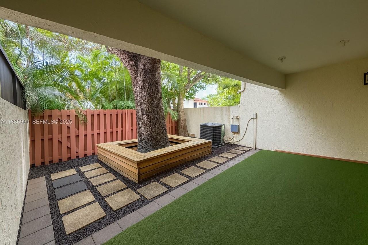 7887 Southwest 105th Place - Photo 3 of 24