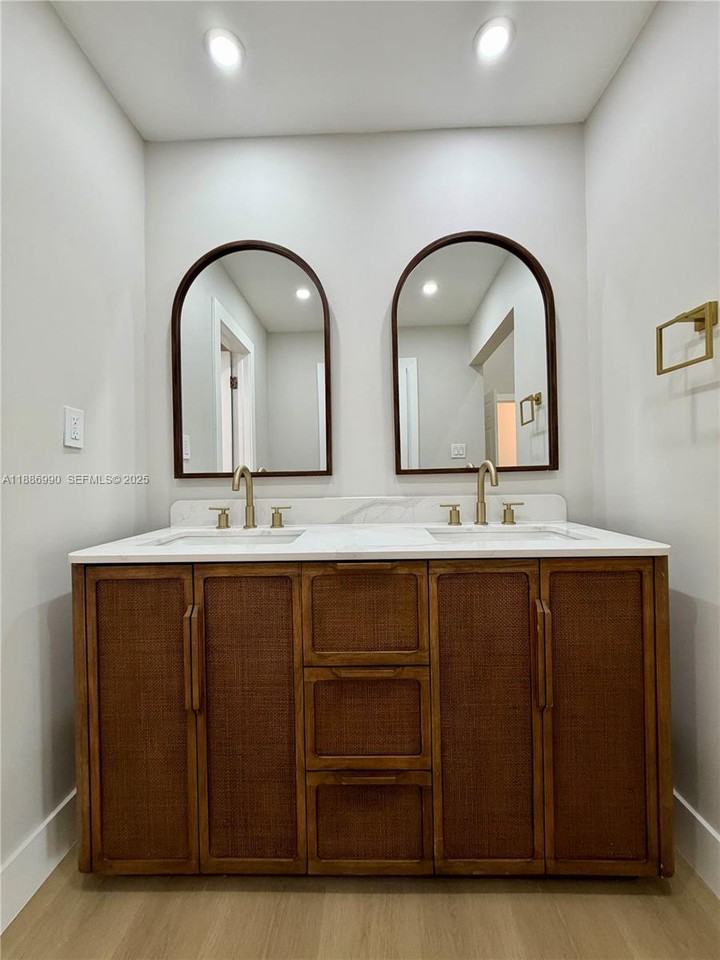 7887 Southwest 105th Place - Photo 6 of 24