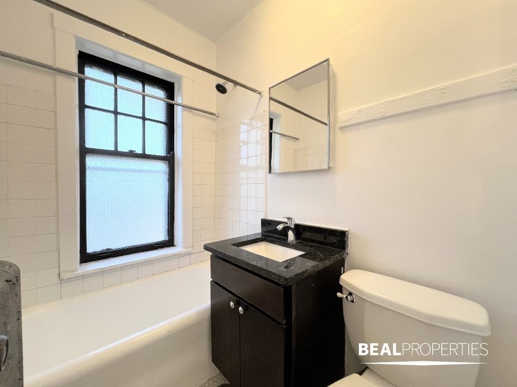 4910 N Hoyne Ave #2 - Photo 2 of 15