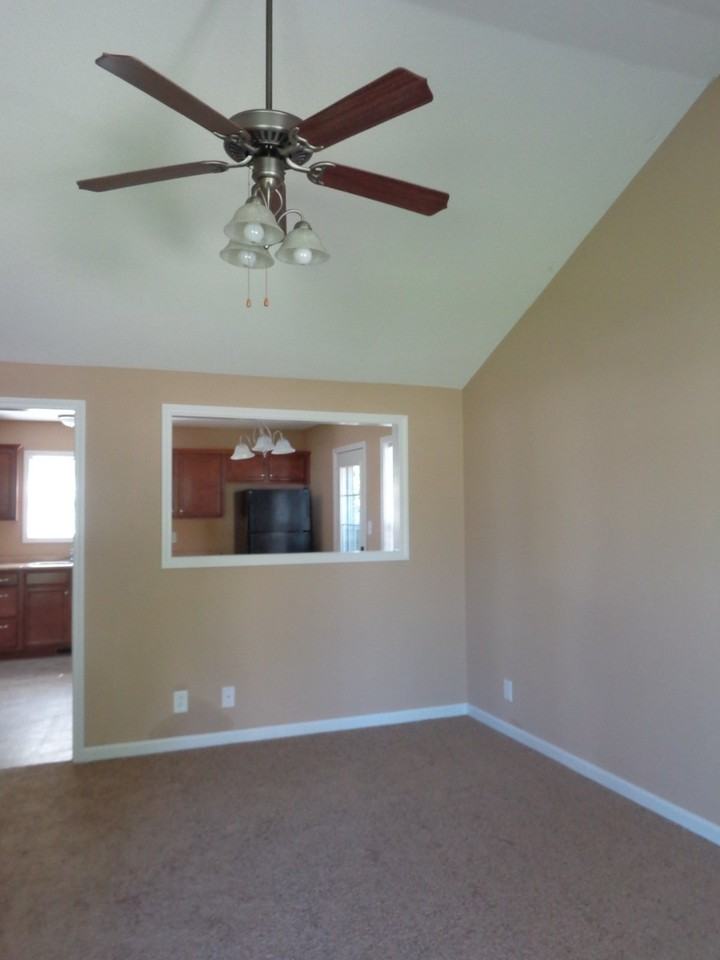 549 Jacquie Dr - Photo 2 of 4