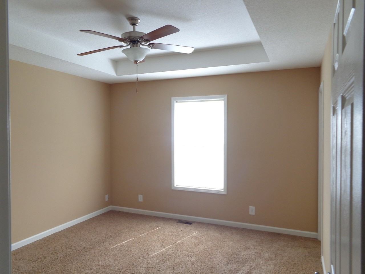 549 Jacquie Dr - Photo 3 of 4