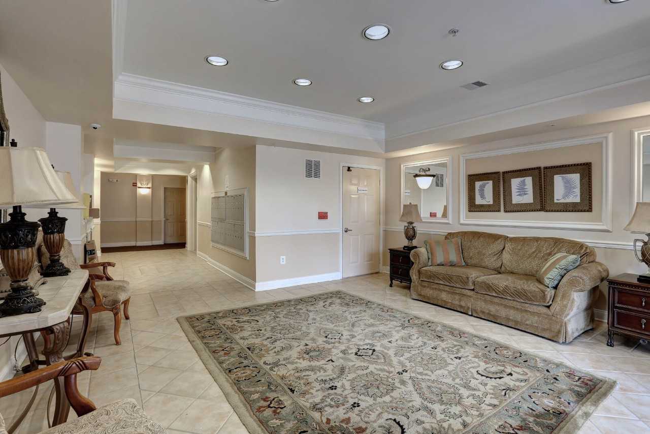 5801 Clipper Ln Unit 404 - Photo 4 of 28
