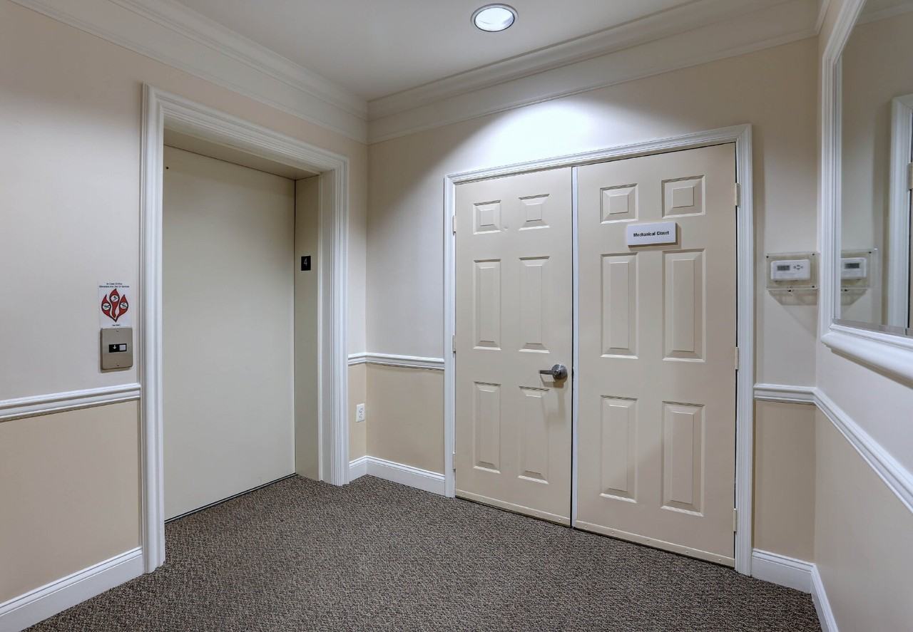 5801 Clipper Ln Unit 404 - Photo 6 of 28
