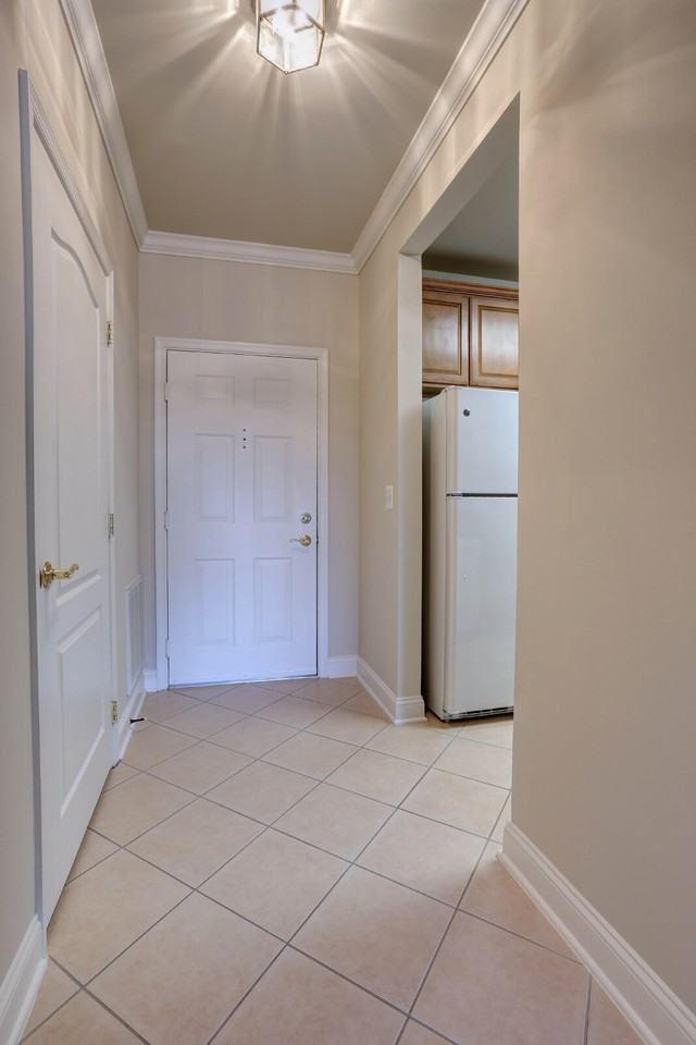 5801 Clipper Ln Unit 404 - Photo 7 of 28