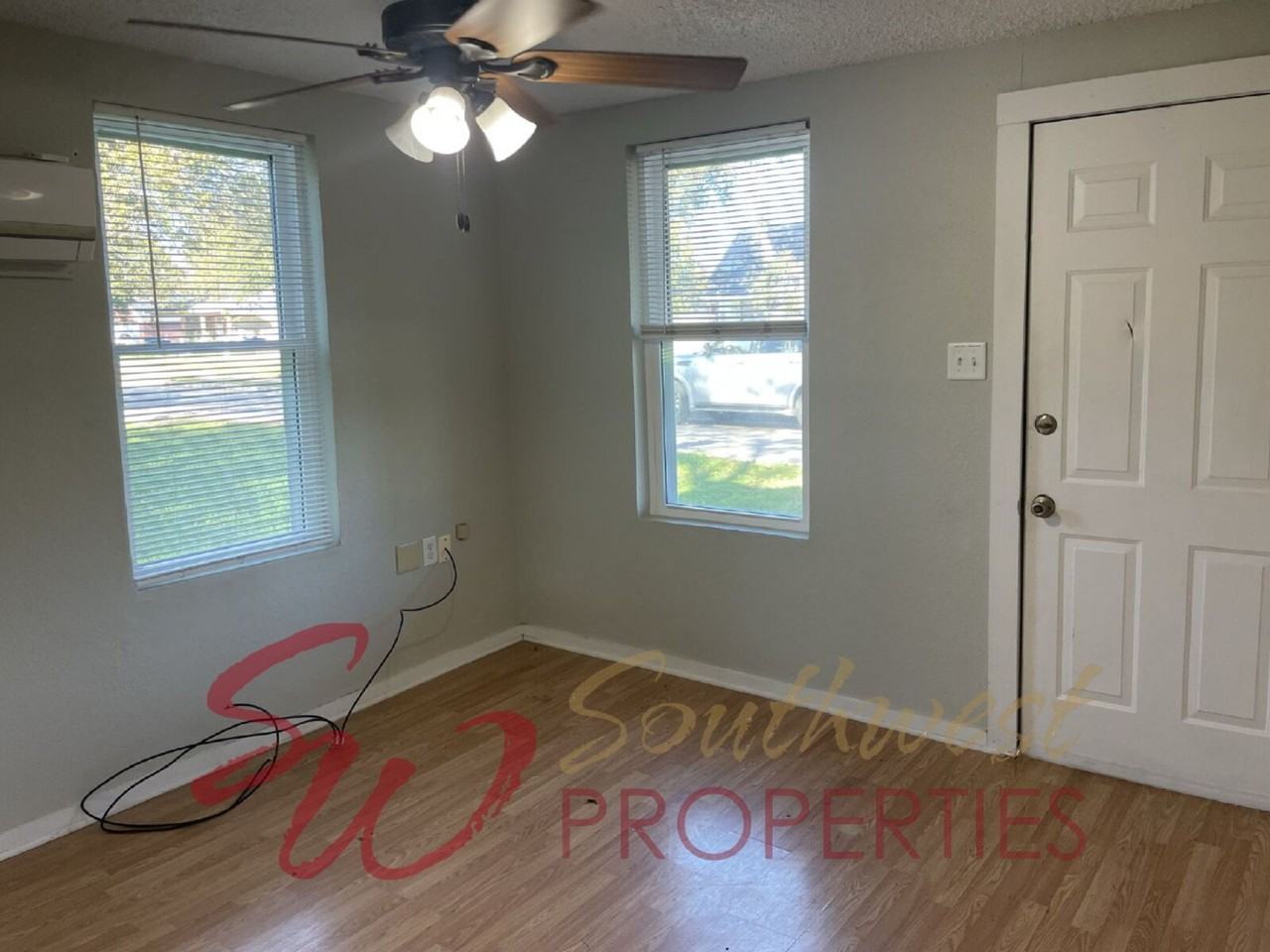 580 S Minter St - Photo 3 of 9