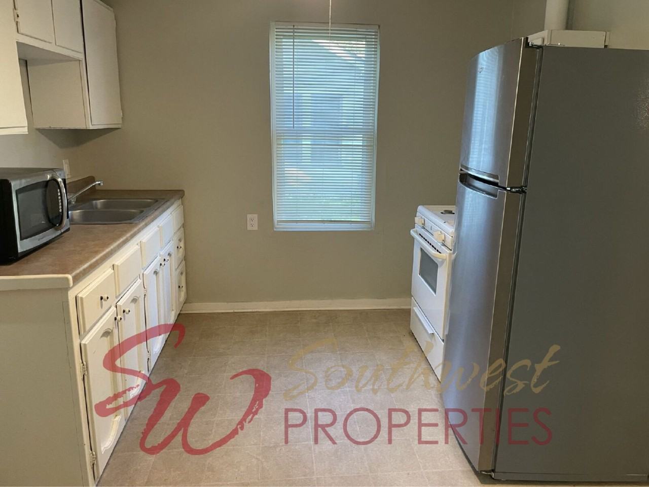 580 S Minter St - Photo 4 of 9