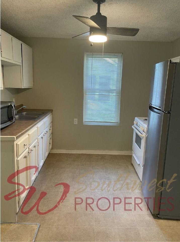 580 S Minter St - Photo 5 of 9