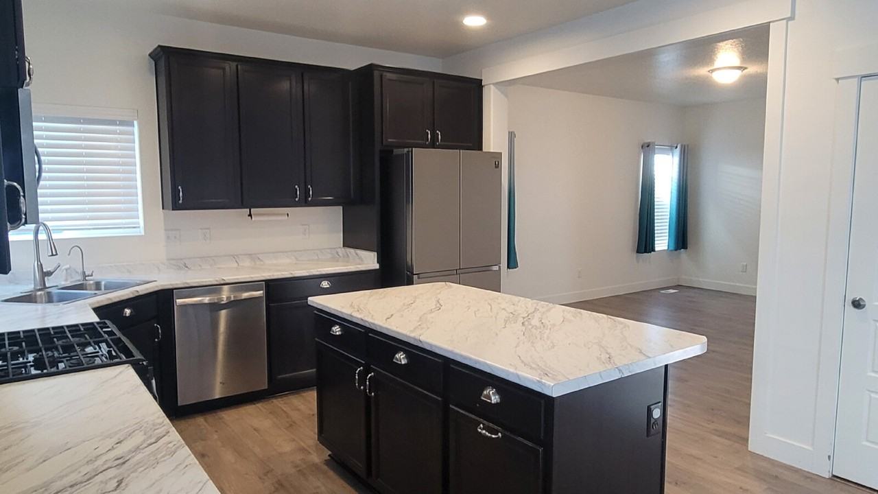 5163 E Sequoia Way - Photo 6 of 16