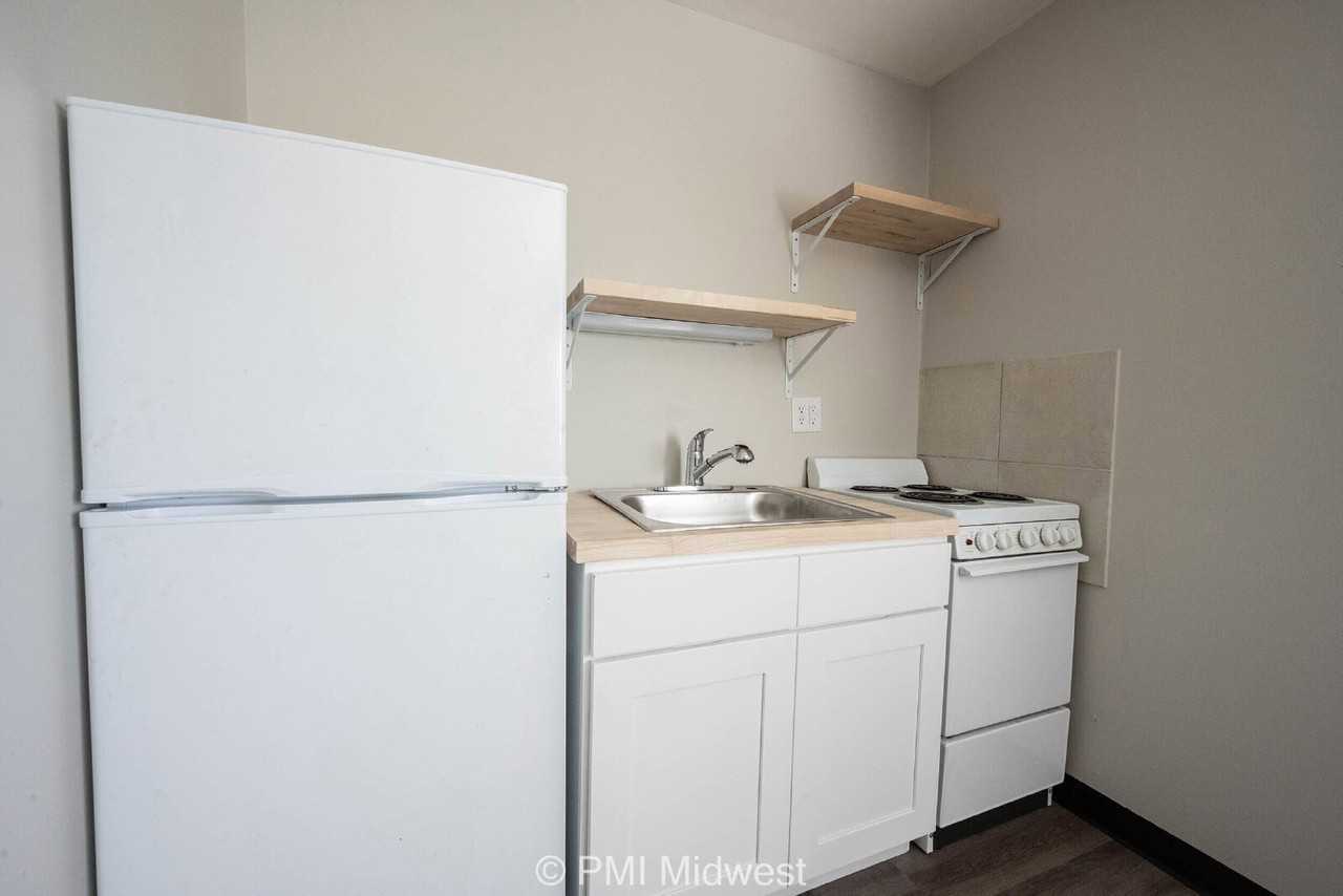 2215 E 56th St #34 - Photo 6 of 11