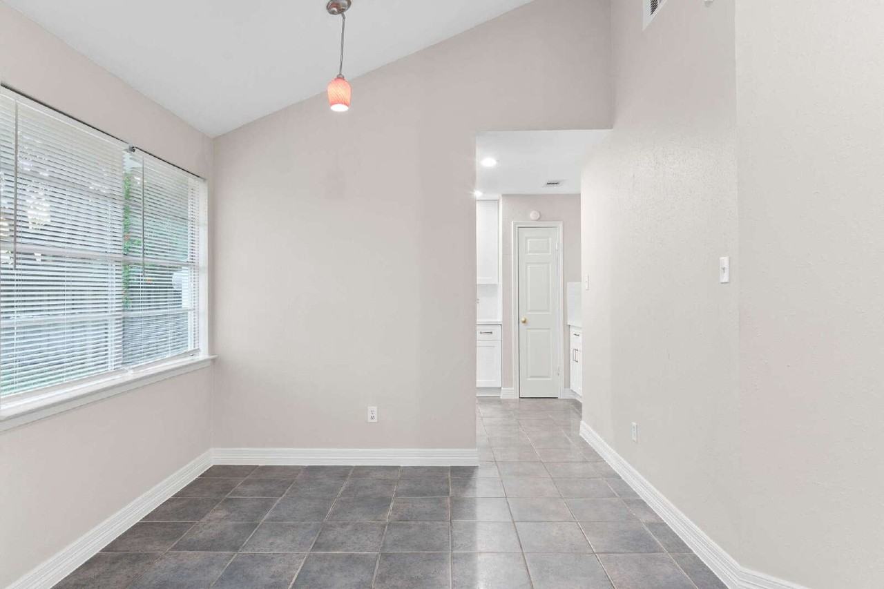 8314 Poplar Ridge Ln - Photo 7 of 20