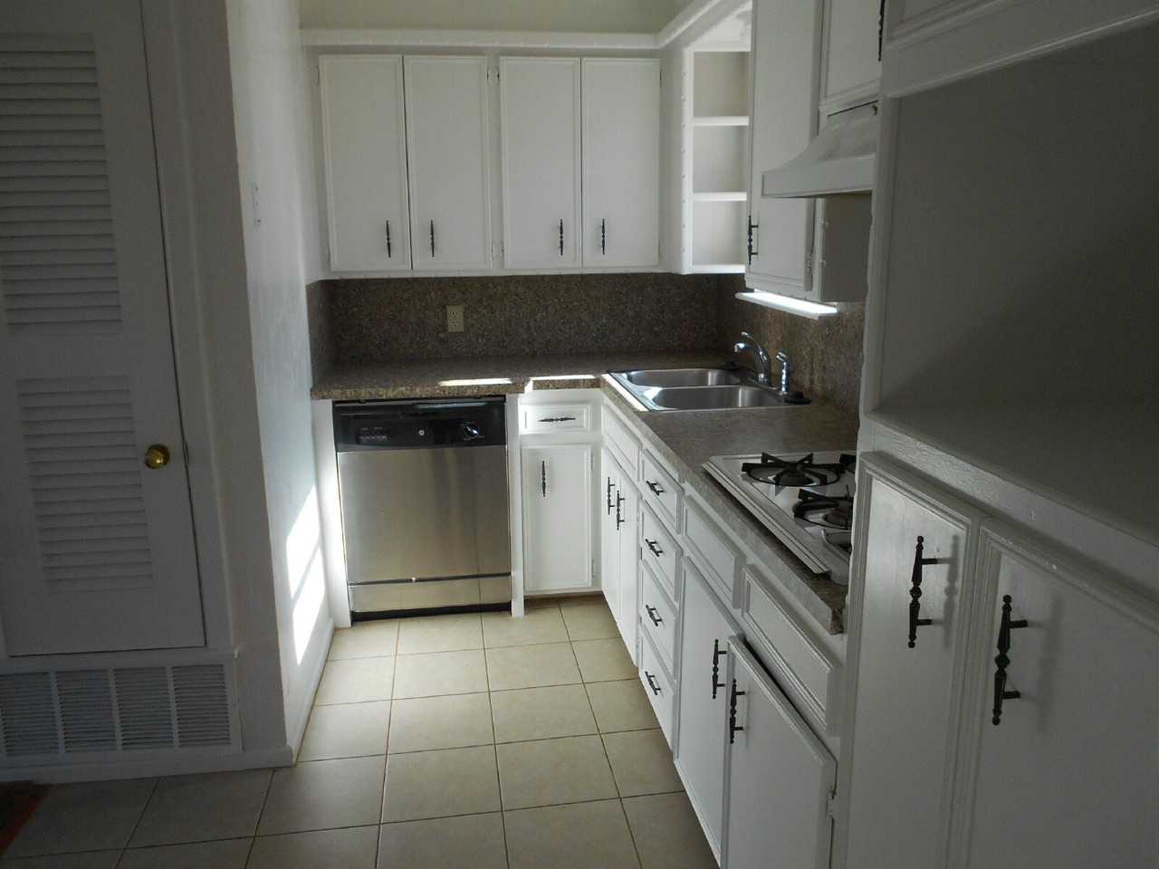 1202 5th St - Photo 6 of 18