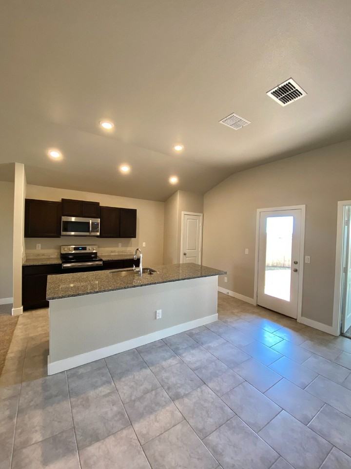 1917 140th St - Photo 5 of 16