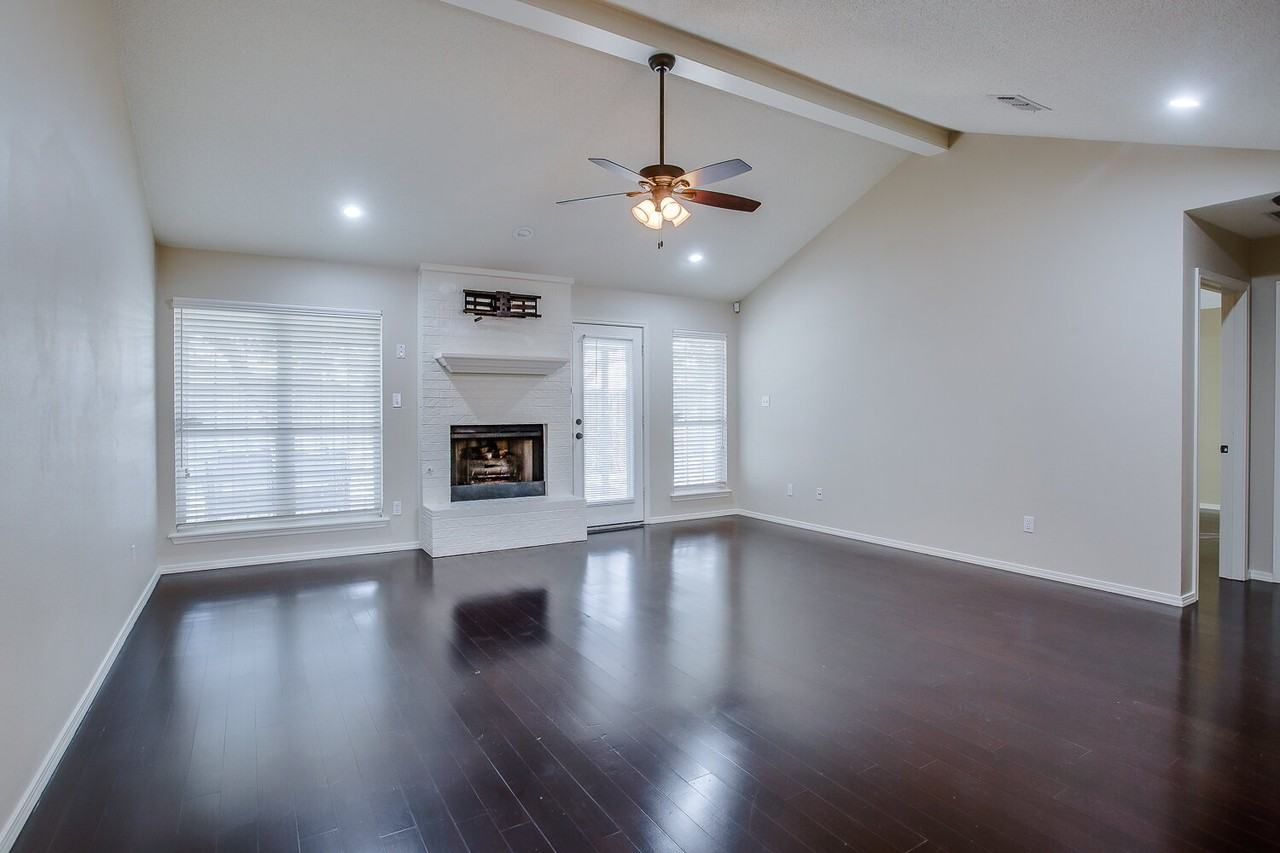 142 Utica Ave - Photo 5 of 21