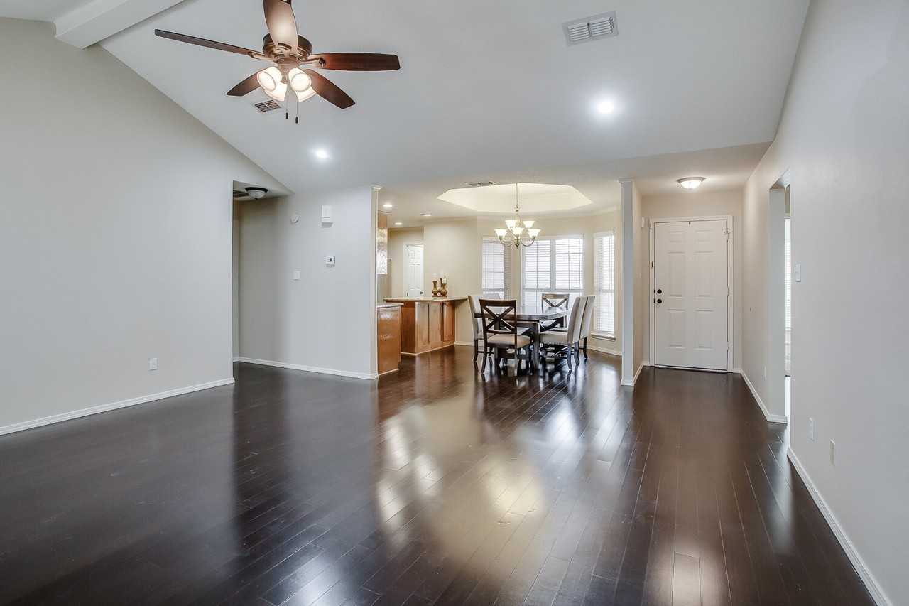 142 Utica Ave - Photo 6 of 21