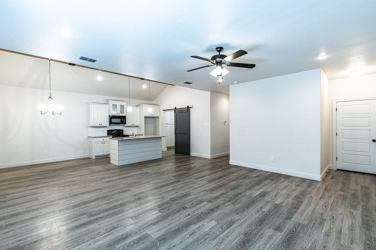 1720 102nd St - Photo 4 of 27