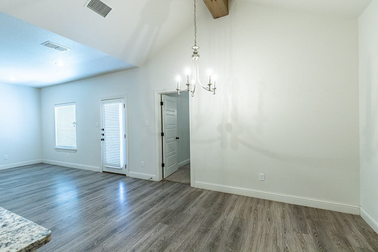 1720 102nd St - Photo 5 of 27