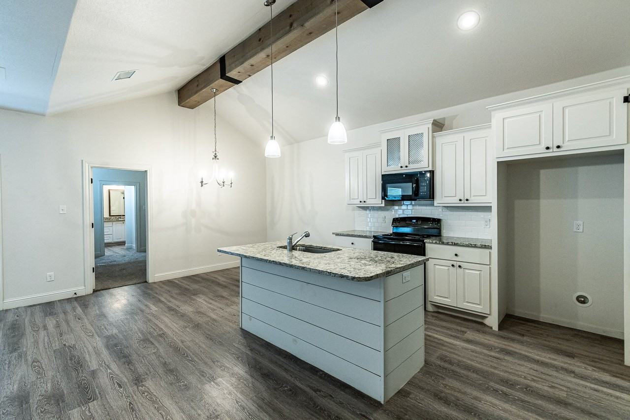 1720 102nd St - Photo 6 of 27