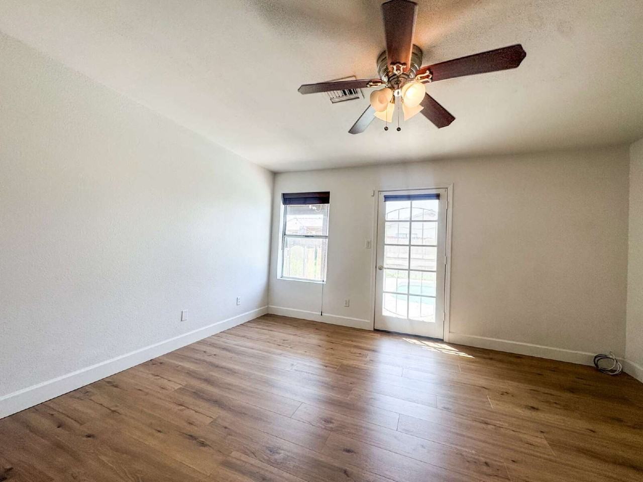 1468 S 37th Dr - Photo 3 of 20