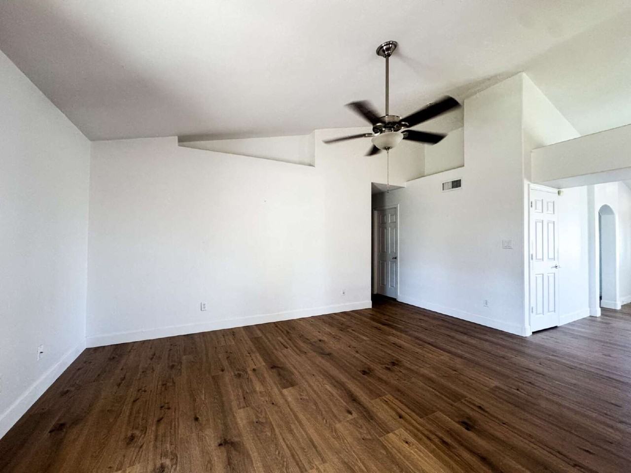 1468 S 37th Dr - Photo 4 of 20