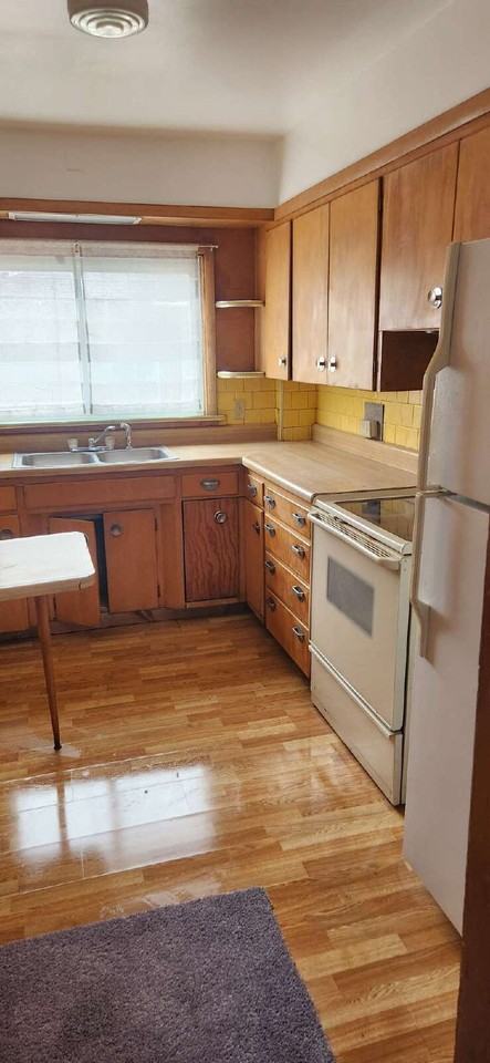 218 2nd St N - Photo 4 of 5