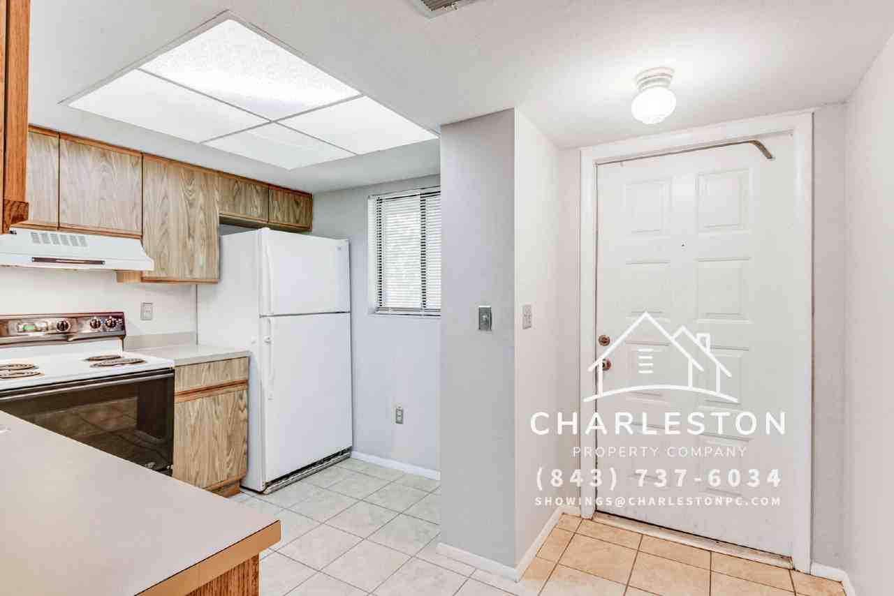 2955 Dove Haven Ct Apt G - Photo 3 of 18